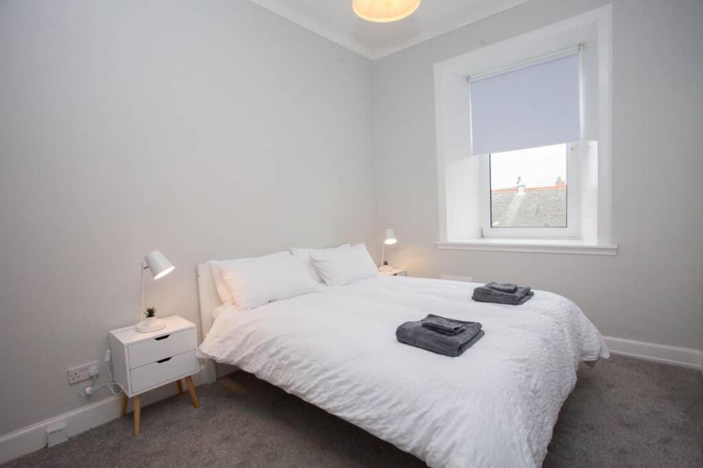 The Warwick Apartment Greenock Esterno foto