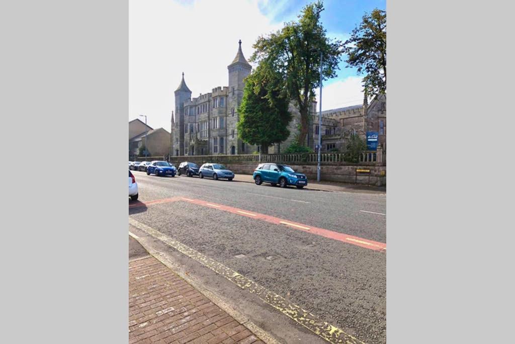 The Warwick Apartment Greenock Esterno foto